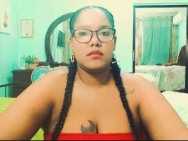 sarahlove16 webcam