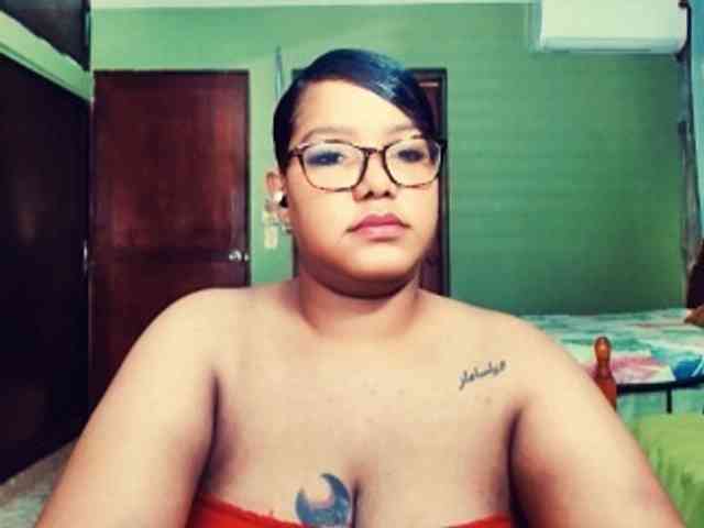 sarahlove16 webcam