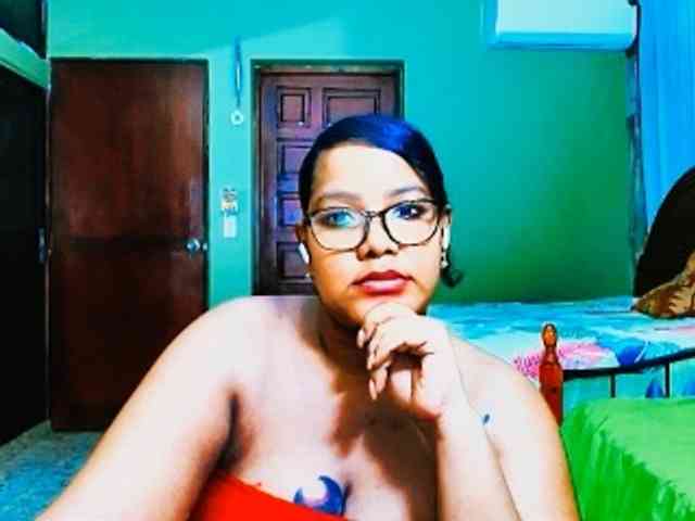 sarahlove16 webcam