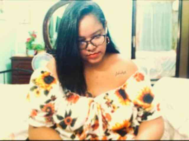 sarahlove16 webcam