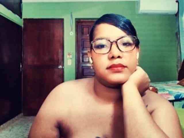 sarahlove16 webcam