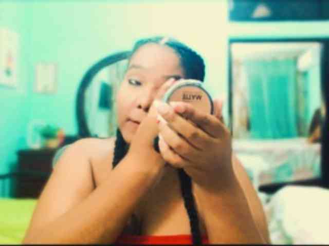 sarahlove16 webcam
