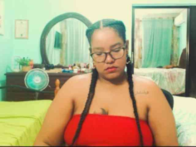 sarahlove16 webcam