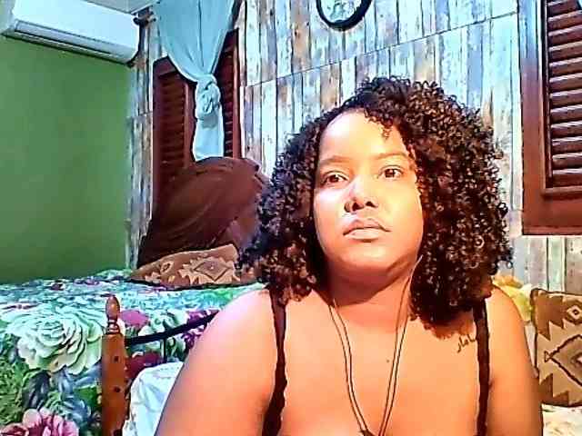 sarahlove16 Live Webcam on BongaCams
