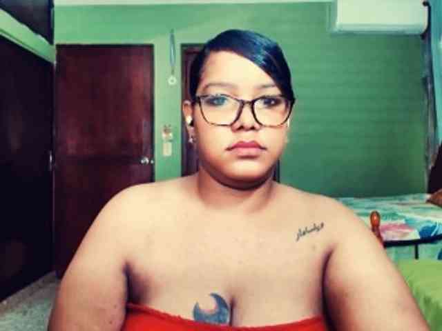 sarahlove16 webcam
