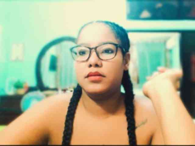 sarahlove16 webcam