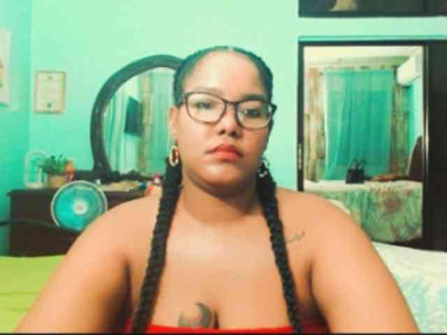 sarahlove16 webcam