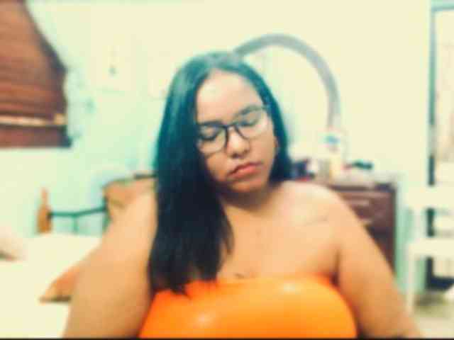 sarahlove16 webcam