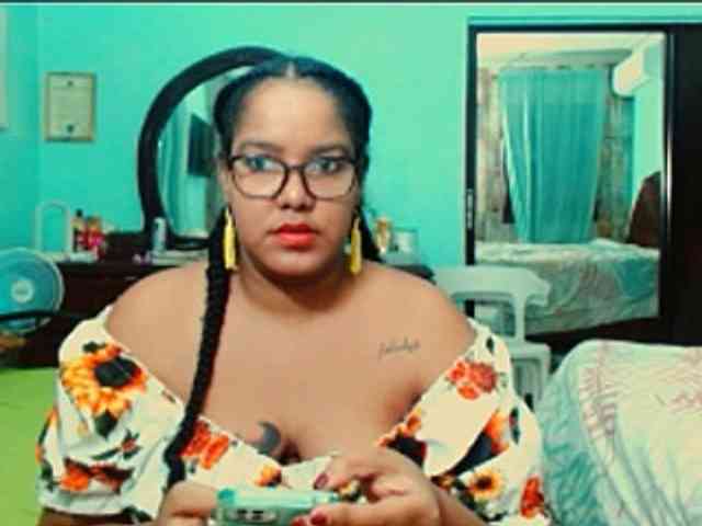 sarahlove16 webcam