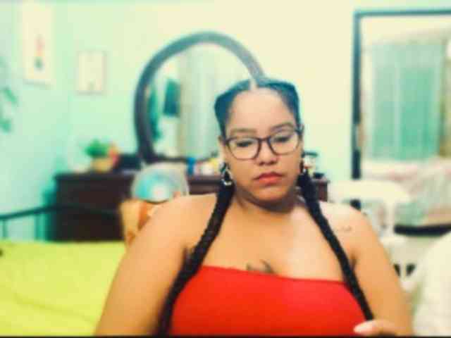 sarahlove16 webcam