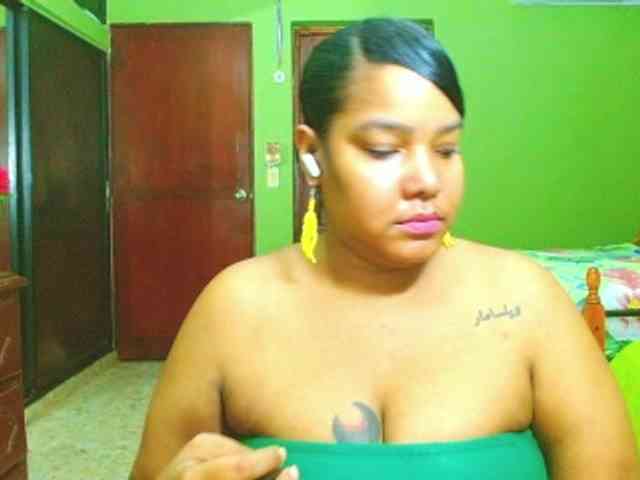 sarahlove16 webcam