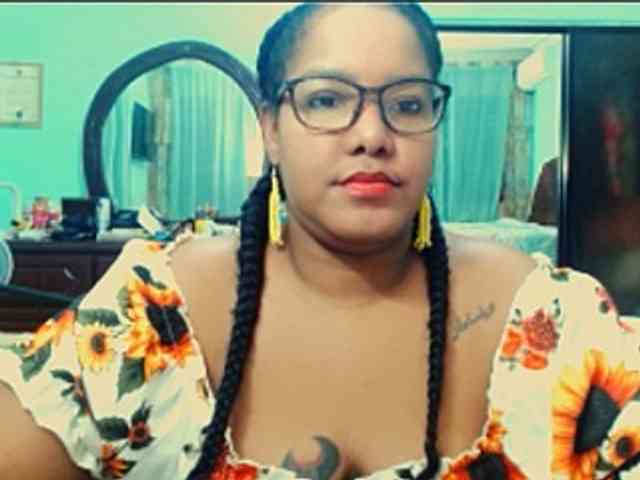 sarahlove16 webcam