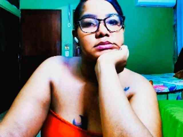 sarahlove16 webcam