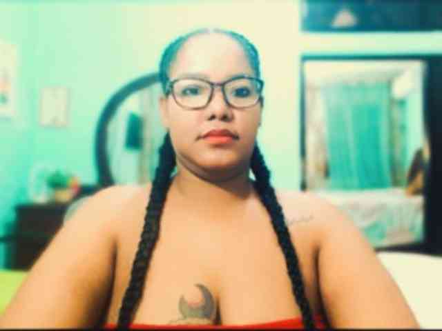 sarahlove16 webcam