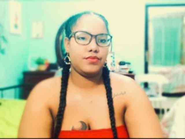sarahlove16 webcam