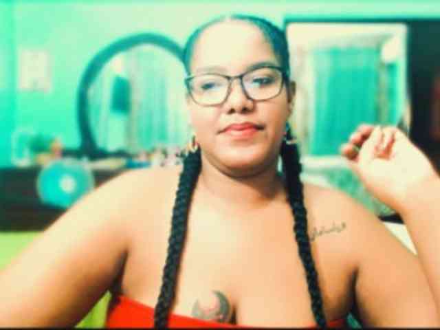 sarahlove16 webcam