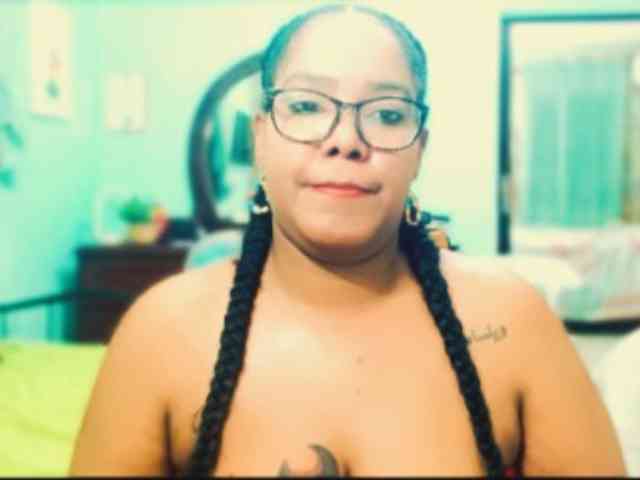sarahlove16 webcam