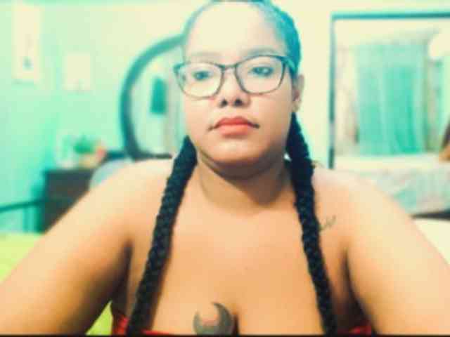 sarahlove16 webcam