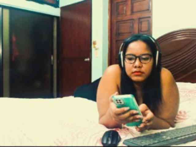 sarahlove16 webcam