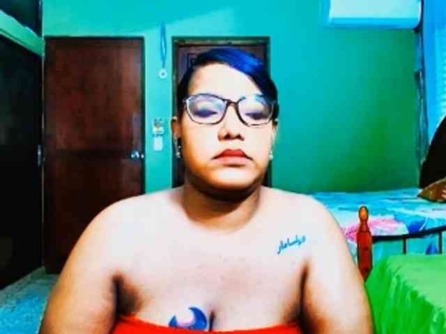 sarahlove16 webcam