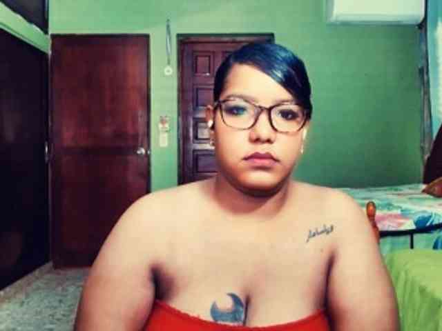 sarahlove16 webcam