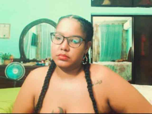 sarahlove16 webcam
