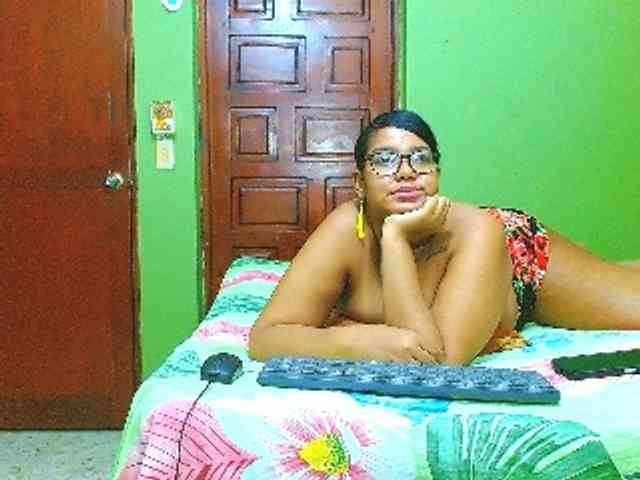 sarahlove16 webcam