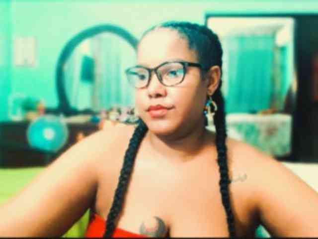 sarahlove16 webcam