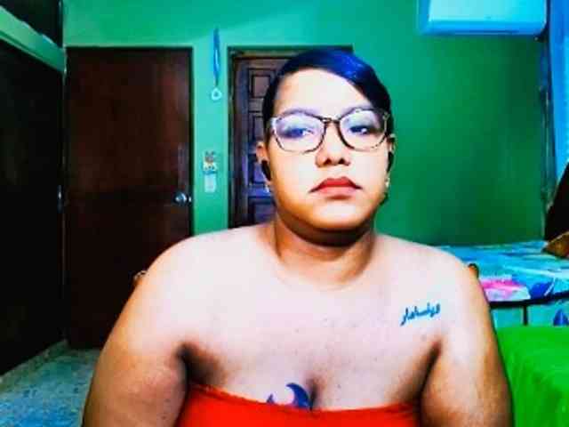sarahlove16 webcam