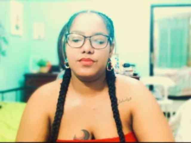 sarahlove16 webcam
