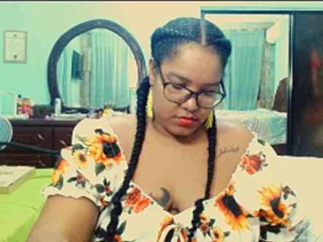 sarahlove16 webcam