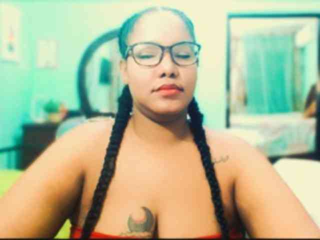 sarahlove16 webcam