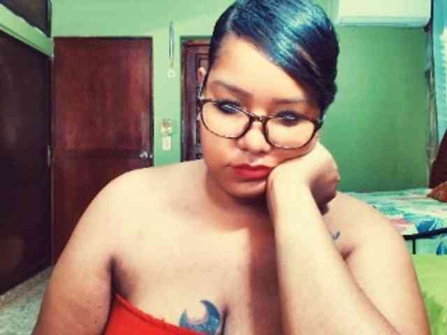 sarahlove16 webcam