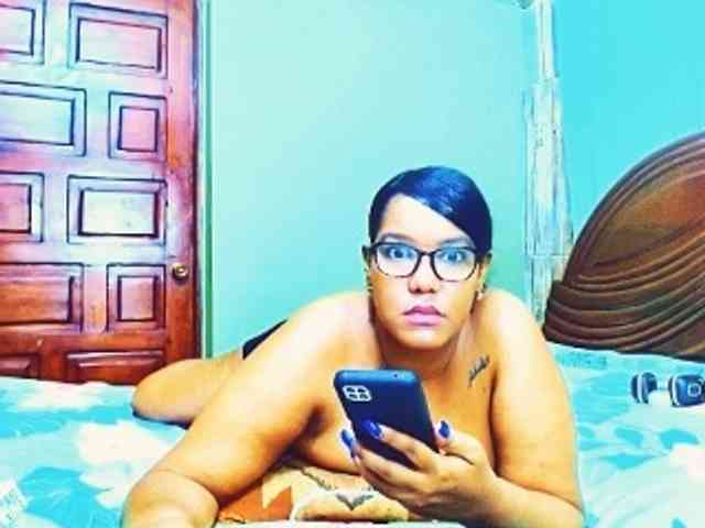 sarahlove16 webcam
