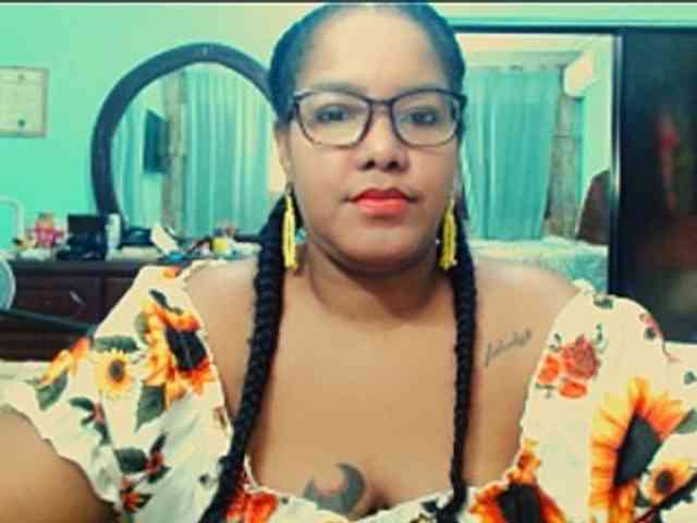 sarahlove16 webcam
