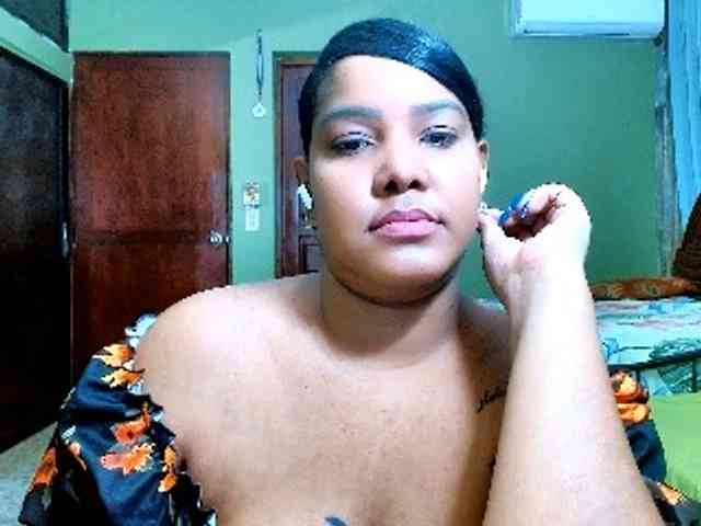 sarahlove16 webcam