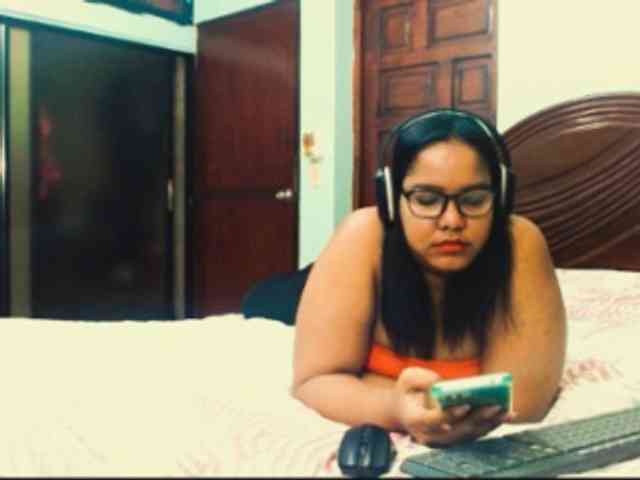 sarahlove16 webcam