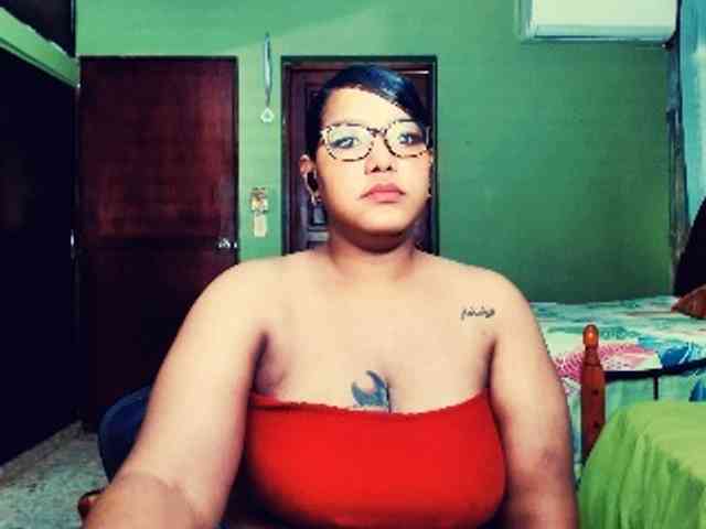 sarahlove16 webcam