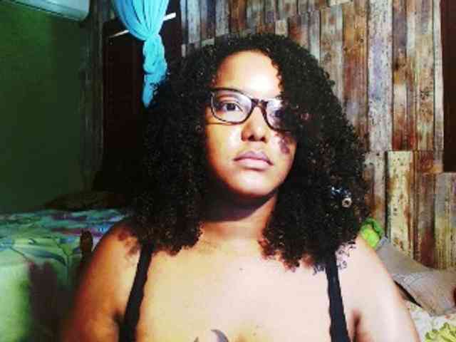 sarahlove16 webcam