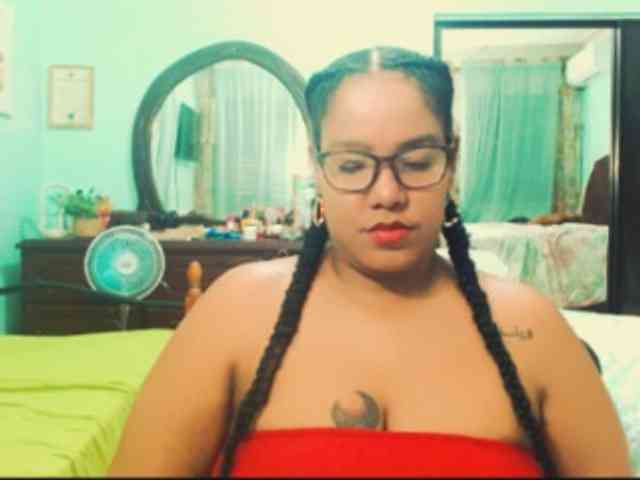 sarahlove16 webcam