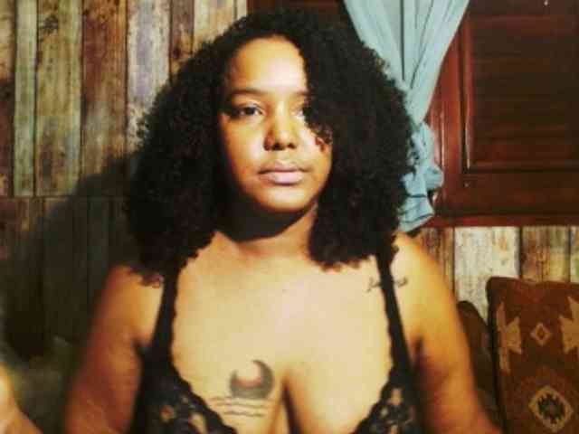 sarahlove16 webcam