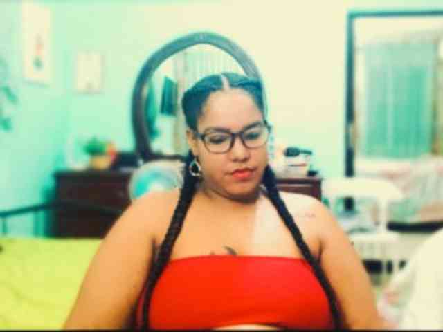 sarahlove16 Live Webcam on BongaCams