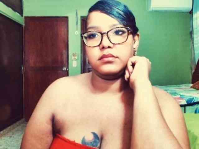 sarahlove16 webcam
