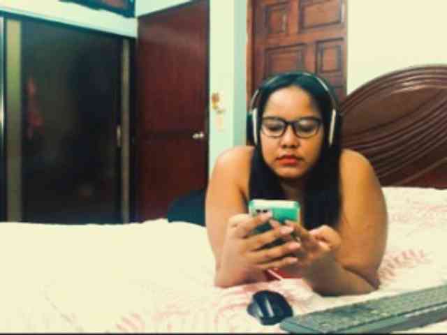 sarahlove16 webcam