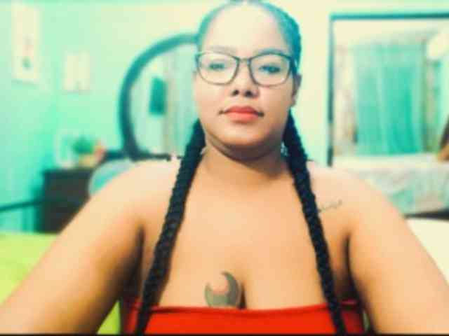 sarahlove16 webcam