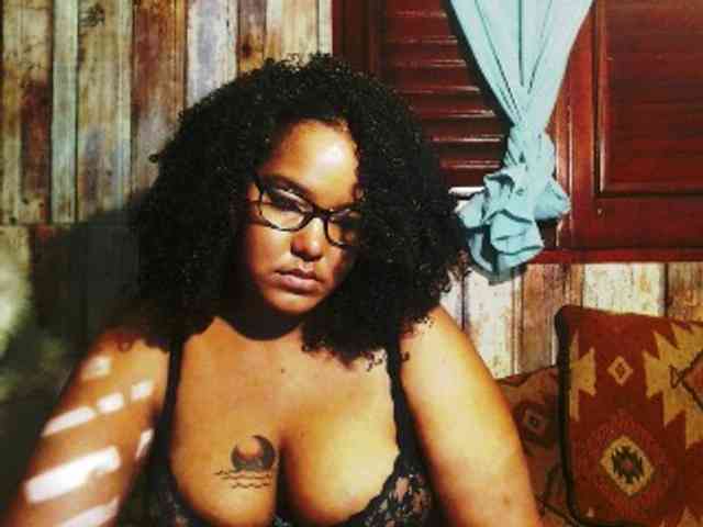 sarahlove16 webcam