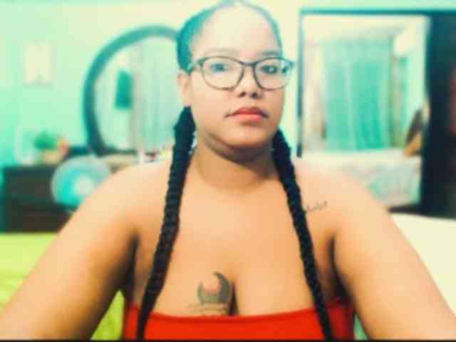 sarahlove16 webcam