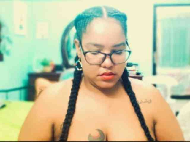 sarahlove16 webcam