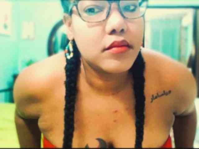 sarahlove16 webcam