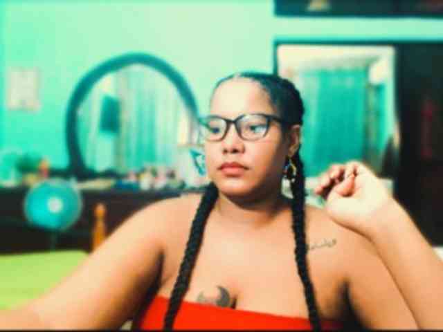 sarahlove16 webcam